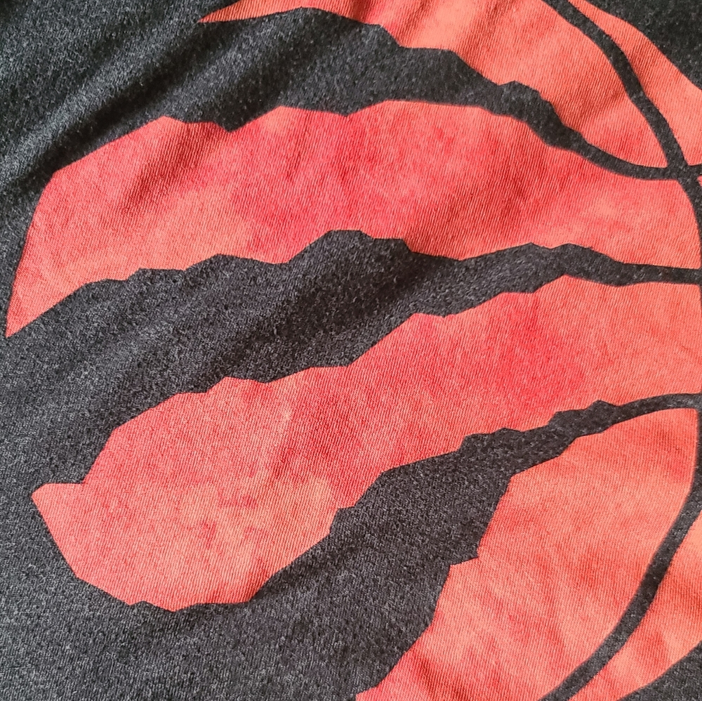 XL ladies Raptors tee - Picture 3 of 3